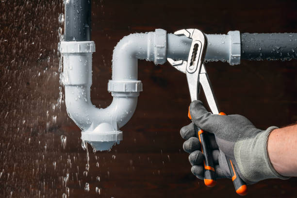 Professional Leak Detection technician working in Peck, KS